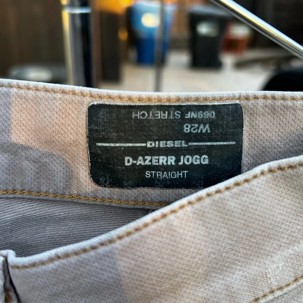 DIESEL D-AZERR JOGG pants, beige size 31 - Picture 2 of 3